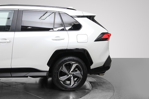 Toyota RAV4 Plug-in Hybrid 9 of 30