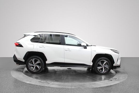 Toyota RAV4 Plug-in Hybrid 4 of 30