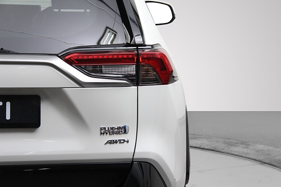 Toyota RAV4 Plug-in Hybrid 12 of 30