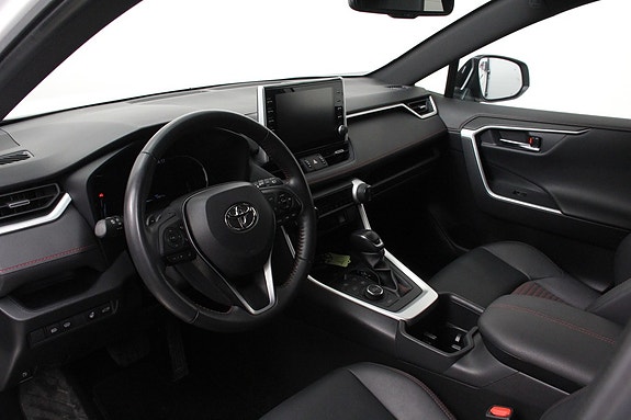 Toyota RAV4 Plug-in Hybrid 18 of 30
