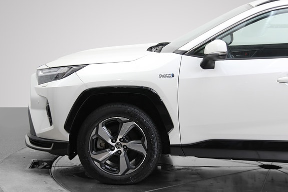 Toyota RAV4 Plug-in Hybrid 8 of 30