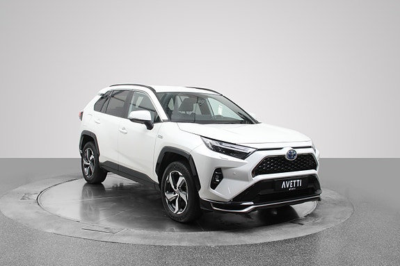 Toyota RAV4 Plug-in Hybrid 3 of 30