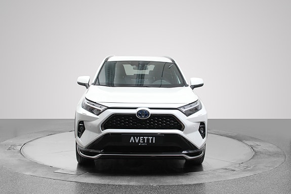 Toyota RAV4 Plug-in Hybrid 2 of 30