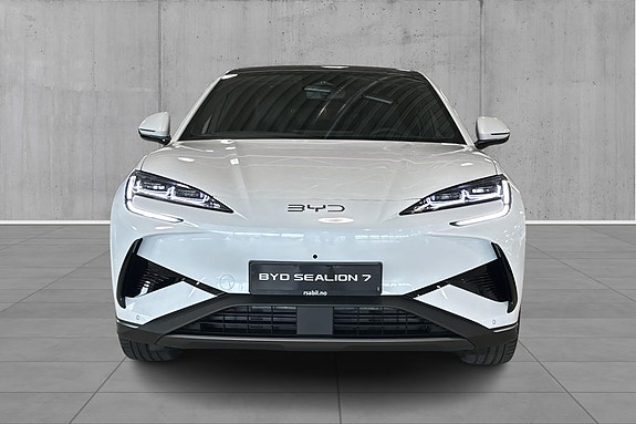 BYD Sealion 7 2 of 5