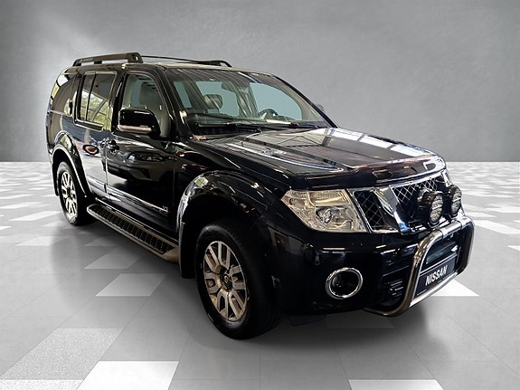 Nissan Pathfinder 2 of 5