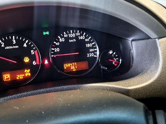 Nissan Pathfinder 8 of 11