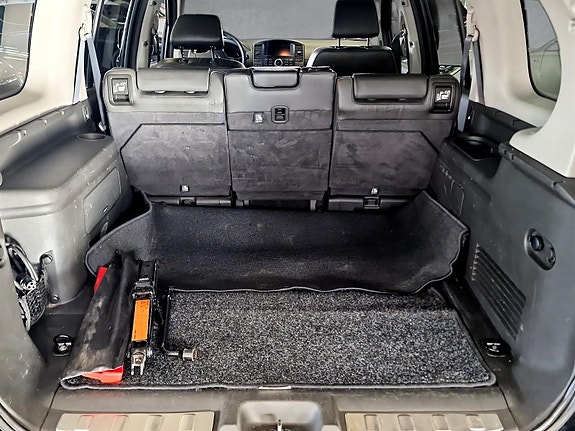 Nissan Pathfinder 5 of 5