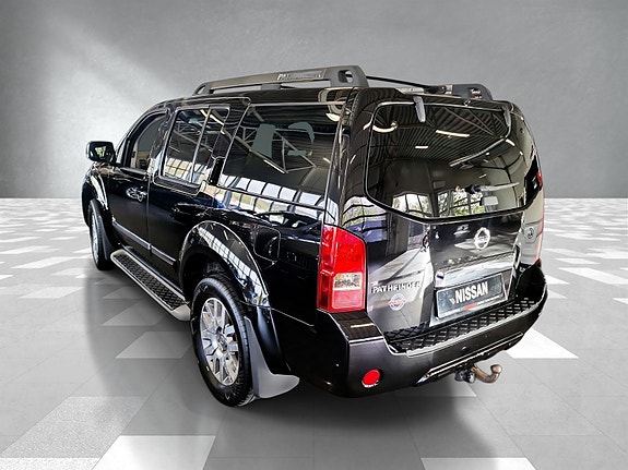 Nissan Pathfinder 4 of 5