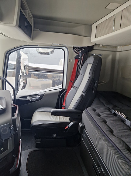 Volvo FH 540 6x4 12 of 15