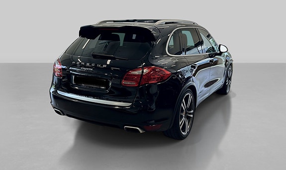 Porsche Cayenne 3 of 5