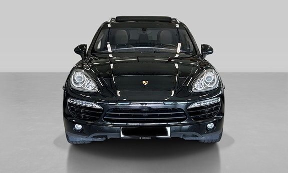 Porsche Cayenne 2 of 5