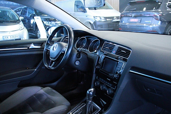 Volkswagen Golf VII 6 of 16