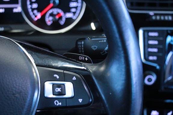 Volkswagen Golf VII 12 of 16