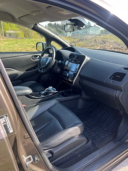 Nissan Leaf 28 of 30