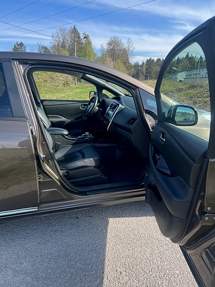 Nissan Leaf 30 of 30