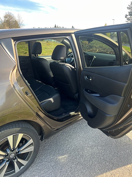 Nissan Leaf 26 of 30