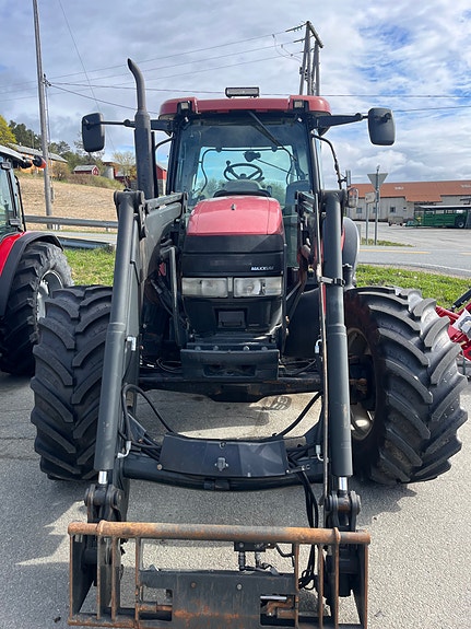 CASE IH MXU 135 2 of 11