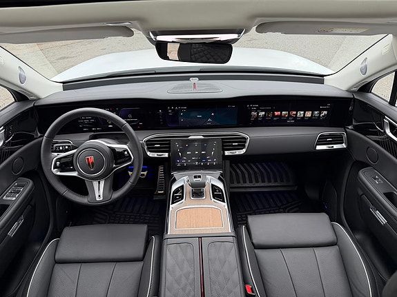 Hongqi E-HS9 3 of 8