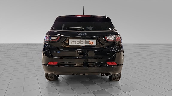 Jeep Compass 8 of 24