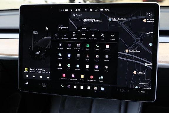 Tesla Model Y 25 of 30