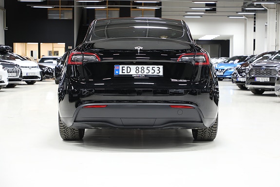 Tesla Model Y 8 of 30