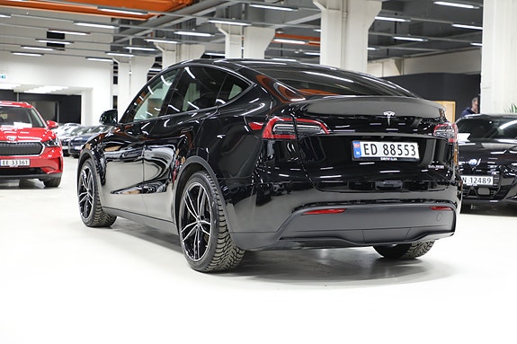 Tesla Model Y 6 of 30