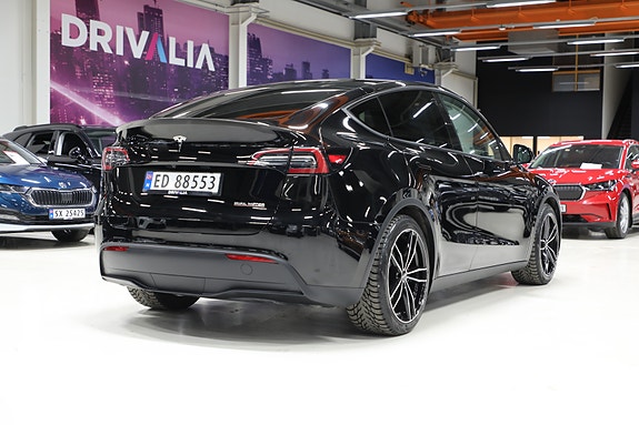 Tesla Model Y 5 of 5