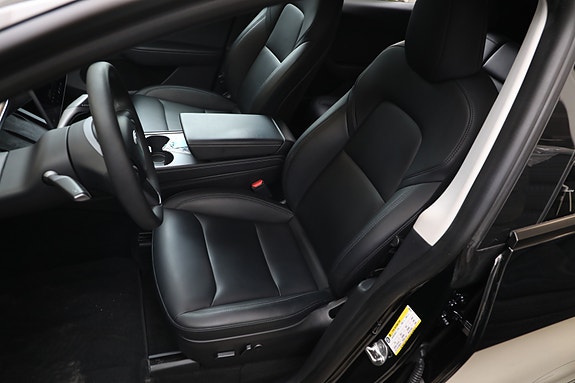 Tesla Model Y 22 of 30