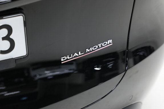 Tesla Model Y 10 of 30