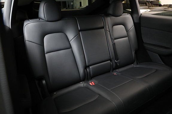 Tesla Model Y 19 of 30