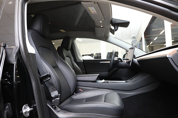 Tesla Model Y 17 of 30