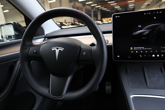 Tesla Model Y 15 of 30