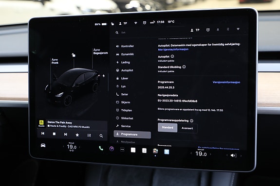 Tesla Model Y 27 of 30