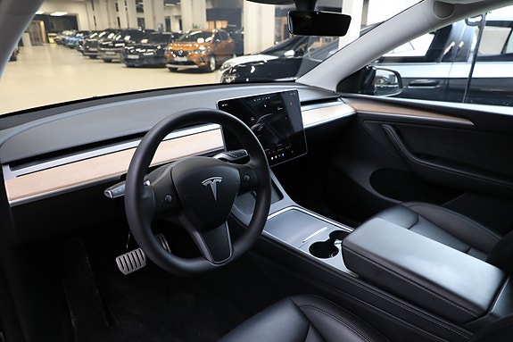 Tesla Model Y 20 of 30