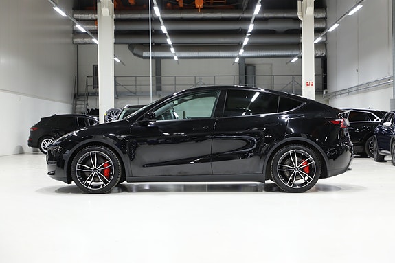 Tesla Model Y 3 of 5