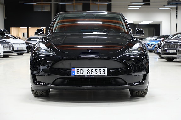 Tesla Model Y 4 of 5