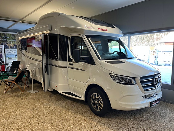 KABE Royal X 810 LQB // Queen bed, Senkeseng, skinn, Mercedes 170 hk, 9-Trinns automat//