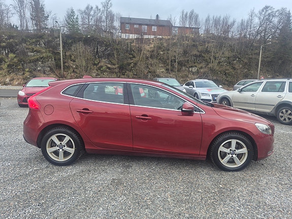 Volvo V40 3 of 5
