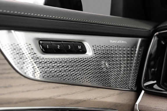 Volvo XC90 17 of 28