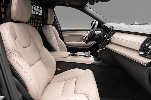 Volvo XC90 25 of 28