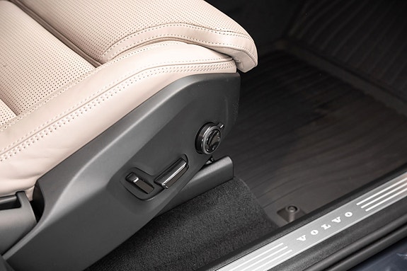 Volvo XC90 27 of 28