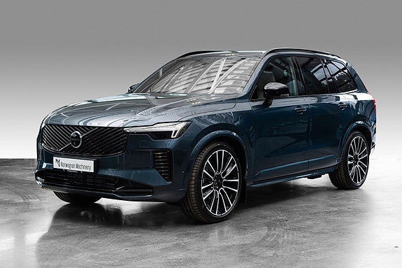 Volvo XC90 2 of 28