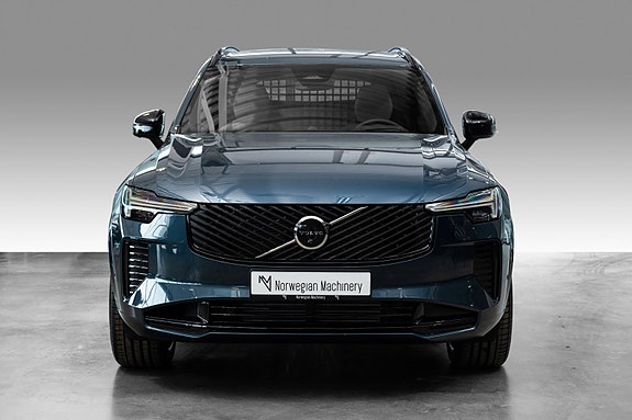 Volvo XC90 3 of 28