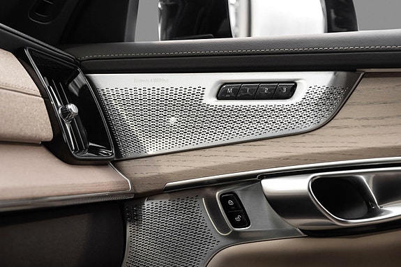 Volvo XC90 15 of 28