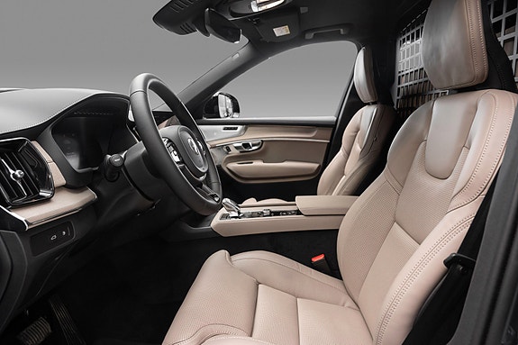 Volvo XC90 11 of 28