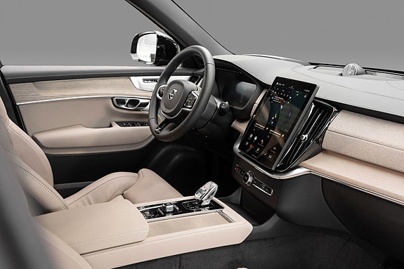 Volvo XC90 28 of 28