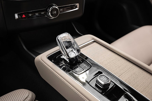 Volvo XC90 14 of 28