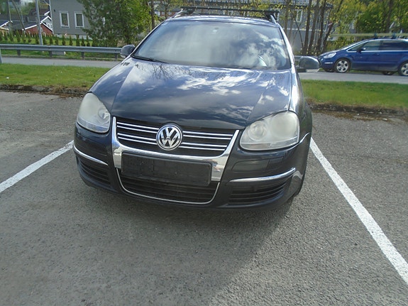 Volkswagen Golf 2 of 5