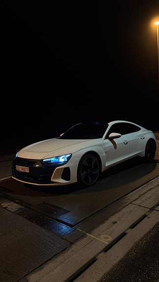 Audi e-tron GT 27 of 30