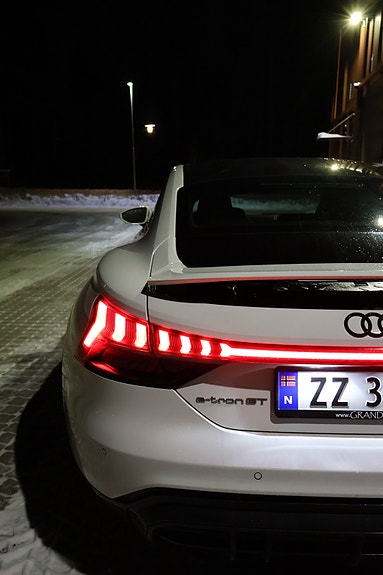 Audi e-tron GT 12 of 30